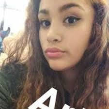 Paola Espinal's Instagram, Twitter & Facebook