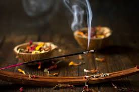 أجمل عبارات عن البخور والعطور تويتر مختلفون