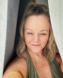 Min resa går mot sitt slut men bär med sig en känsla av en början. Jag har  upplevt, reflekterat, känt glädje och sorg i en symfoni av möten och  intryck. Världen är