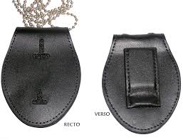 De plus, ce porte badge plastique et porte carte rigide protègent bien les badges d'entreprise de l'humidité et des rayures, et sont par ailleurs d'une finition glacée et brillante excellente. Porte Badge En Simili Cuir Noir Pour Badge Police Ideal Cosplay Series Tele Ncis Fan Corner