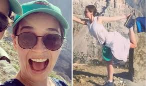 Topics emilia clarke beauty questions clinique. Emilia Clarke Emilia Clarke Game Of Thrones Star Returns To Instagram It S Been A Journey To Get Here Game Of Thrones