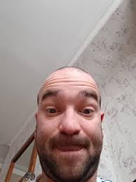 Morning threads! Happy Saturday to everyone! Here's a goofy selfie of me to  brighten your day up 🤣🤣 Have a lovely day all ❤️