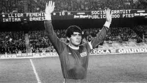 May 20, 2021 · the personal doctor of diego maradona and six other medical professionals have been charged with simple homicide with eventual intent in the death of the argentine football legend.leopoldo luque. Argentinos Juniors Guardara Y Exhibira Las Ofrendas A Maradona