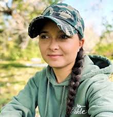 How Pickle Wheat Overcame a Horrific Injury to Continue Her Passion for  Gator Hunting #swamppeople #picklewheat