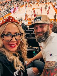 NCAA tournament 2nd round. Down 2, who do you want taking the game winner?  #5 Allan Houston 346/817 .424 Or #4 Pat Bradley 366/915 .400