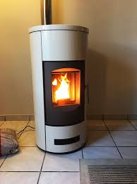 Poele A Granules De Bois Piazzetta P 158 T Pose Par L Atelier Du Feu A Ustaritz Granule De Bois Poeles A Granules De Bois Poele A Granules