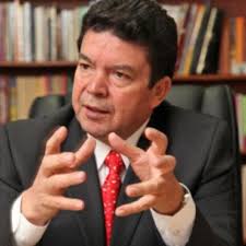 Estuvo en la cgt desde antes de 1990 y fue candidato a la asamblea constituyente, pero por unos 5 mil votos se. Murio Julio Roberto Gomez Maximo Dirigente Sindical De La Cgt Por Covid 19 Infobae