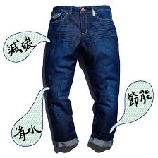 rethink 除左99 個減貼士 lee 今季推出三減rethink 系列 特別運用可再用咖啡豆及環保綿花等環保物料造出牛仔褲 可減水 用量 同樣做到節能 減碳同省水 pants fashion jean