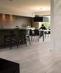 epingle sur parquet