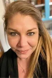 Mandi Love's Instagram, Twitter & Facebook