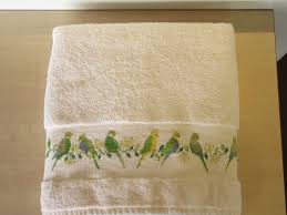 Drap de bain 70x140 cm. Drap De Bain 70x140 Brode De Perruches Au Point De Croix Textiles Et Tapis Par Emilie Broderie Serviette Brodee Point De Croix Et Drap