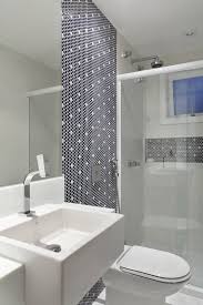 Revestimento Geometrico Azul Escuro Branco Decoracao Banheiros Banheiros Modernos Banheiro Simples Decoracao Do Banheiro