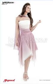 La semplicità e l'informalità che richiede questo bridal look, senza mai dimenticare il trucco sposa che ovviamente vuole la sua parte. Foto 38 Abiti Da Sposa Corti Vestito Da Sposa Corto Color Rosa Lemienozze It