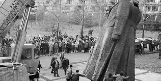 Znalezione obrazy dla zapytania: gazda110 radni krakowa zburzyli pomnik Marszałka Koniewa