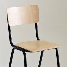 Empilable & appui sur table pour faciliter le nettoyage au sol. Chaises D Ecole Cherche Interieur Tendance Cote Maison