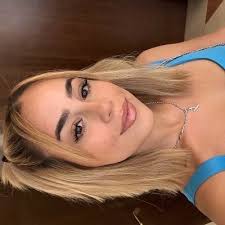 Elora King (@princessselora)