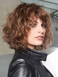 Bob frisuren vorne lang hinten kurz sind heutzutage sehr beliebt bei den damen, vor allem, wenn sie ihr aussehen mit der besten frisur da draußen ändern. Abgewinkelt Bob Mit Locken Frisuren Perucke Preiswerte Perucken Zum Verkauf