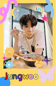 Untuk kamu yang berencana mengubah penampilan, sekarang saat yang tepat untuk mempertimbangkan potong rambut. Polco Jungwoo Pacar Pria Latar Belakang Desain