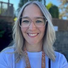 Marissa Sweeney's Instagram, Twitter & Facebook