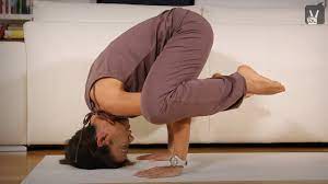 Dieses yoga workout ist ideal für. The Yoga Crow In Einfachen Schritten Die Krahe Lernen Youtube