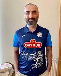 İsmail saymaz kimdir, sıradan insanların sıradışı hayatına odaklanmış, sıradan bir gazeteci. Ismail Saymaz On Instagram Sevgili Hemserim Muhammed Kasparoglu Bana Rizesporumuzun Formasini Armagan Etti Bu Inceligi Icin Cok Tesekkur Ederim