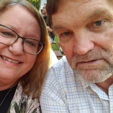 Can anyone identify people in this 1977 class photo from Izard elementary  school in Van Buren?