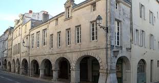 Maison Sur La Commune De La Rochelle Departement De La Charente Maritime En 2020 Monuments Historiques La Rochelle Monuments