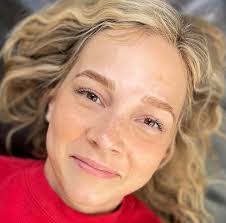 Erica Lorenz's Instagram, Twitter & Facebook