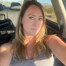 ΨΑΡΡУ THANKSGIVING FRIENDS Let's be grateful for what we have. Let's be  mindful ofthose who have less. Let's appreciate those who hold a special  place in our lives, and make sure that