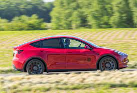 Information about the top speed and acceleration of the model. Elektroautomobil Das Magazin Fur Elektromobilitat Fahrbericht Tesla Model Y Performance