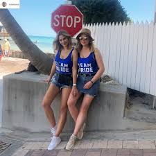 Rozalia mancewicz oraz jej siostry, natalia i laura, odwiedziły ostatnio butik le désir przy hożej 55. Rozalia Mancewicz Swietuje Panienski Swojej Siostry Luksus To Malo Powiedziane Huczna Impreza Na Florydzie Trwala Tydzien