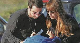 Per vivere la musica senza pressione. Claudia Pandolfi Passeggiata In Famiglia Al Parco Con Marco De Angelis E Il Figlio Tito