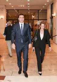 Χλιδάτο ταξίδι στη γαλλία για την κόρη του πέτρου κωστόπουλου και της τζένης. Xwrisan Kikilias Mpalatsinoy To Love Story Me To Ado3o Telos Eikones Zwh Iefimerida Gr