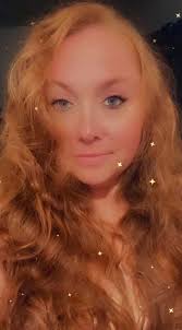 Siobhan is the #RedheadoftheWeek! "People remember meeting a redhead –– it  leaves a lasting impression. Having red hair is a superpower." Submit your  gorgeous photo her: https://howtobearedhead.com/be-the-redhead-of-the-week/