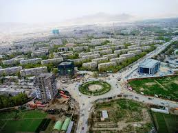 カブール kabul アフガニスタンの首都で，同名州の州都。 険しい山地の谷間を流れるカブール川に臨み，標高 1800mに位置する。 国内大都市と幹線道路で結ばれるほか，北はトルクメニスタンなど，東はパキスタンと道路が通じている。 ã‚«ãƒ–ãƒ¼ãƒ«