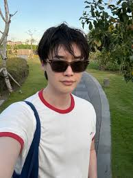 20260703李鍾碩IG更新: 🚶🚶‍♂️🏊‍♂️🌅🌊😁 #이종석 #李鍾碩 ...