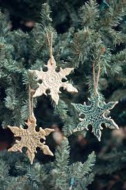 Diy Lace Snowflake Ornaments Diy Christmas Snowflakes Homemade Christmas Decorations Diy Christmas Ornaments