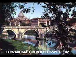 Io esco di casa ed è già mattino e villa borghese è ancora un giardino c'è un fiume che passa nel cuore di roma mi fermo sul ponte ed io ti amo in questo deserto almeno ci sei c'è un cuore che batte nel cuore di roma che vince e che perde ed io ti amo ancora. C E Un Cuore Che Batte Nel Cuore Di Roma Venditti Youtube