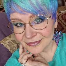 Daisy Connolly's Instagram, Twitter & Facebook