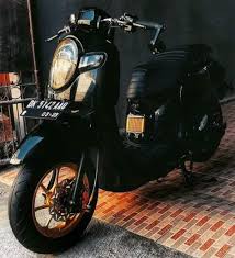 Nuansa retro dapat dikatakan mudah untuk diaplikasikan pada motor scoopy karena memang pada dasarnya desain motor scoopy ini cenderung memiliki gaya retro. Modif Scoopy Makin Ganteng Ala Pelajar 3835 Info