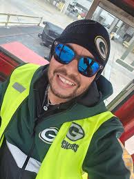 what are some tips for attending a Packers game at Lambeau Field