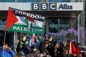 صحفيون في "بي بي سي" يتهمونها بالتحيز لإسرائيل في تغطيتها العدوان على غزة