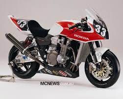 cb1300 racer now it looks the biz カフェレーサー レーシングバイク カスタムバイク