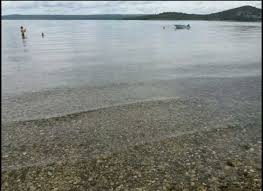 The flat area of land bordering a body of water, a: Ferienwohnung Baza Bilice Sibenik Unterkunft Kroatien