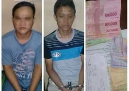 Akhir Petualangan Ipong Dan Cimot Dua Bandar Togel Hongkong Yang Dibekuk Polisi Di Kedungwuni Saat Ditangkap Ini Barang Buktinya Joglosemar News