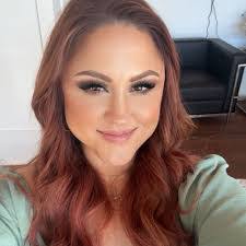 Alisa Barber's Instagram, Twitter & Facebook