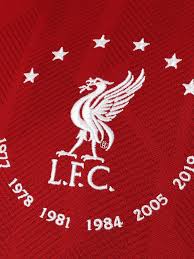 Es ist mit der neuesten der kapitän des liverpool fc jordan henderson ist diese saison besonders stolz auf das neue trikot und hat sogar ein öffentlichen statement dazu abgegeben New Balance Herren 6 Times Signature Trikot Liverpool Fc 18 19 Rot S