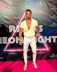 Luca has sent you a friend request. 📩 (9) New messages