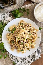 Add ground beef, cook until browned and cooked through. 9hwgooxphtfovm