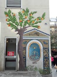Fresque En Mosaique Dans La Rue De La Verrerie Paris Paris Cote Jardin Fresque Mosaique Paris